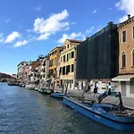 Princess Canal View דירה