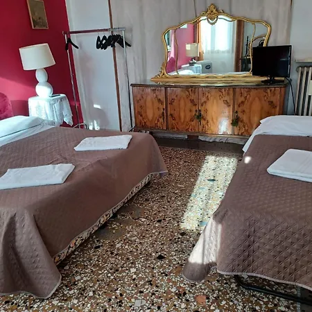 Princess Canal View Apartment Venice