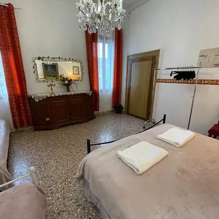 Princess Canal View Apartment Venice