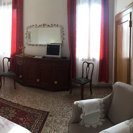 Princess Canal View Апартаменты Венеция
