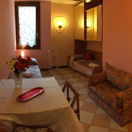 Princess Canal View Апартаменты Венеция
