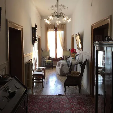 Princess Canal View Apartment *