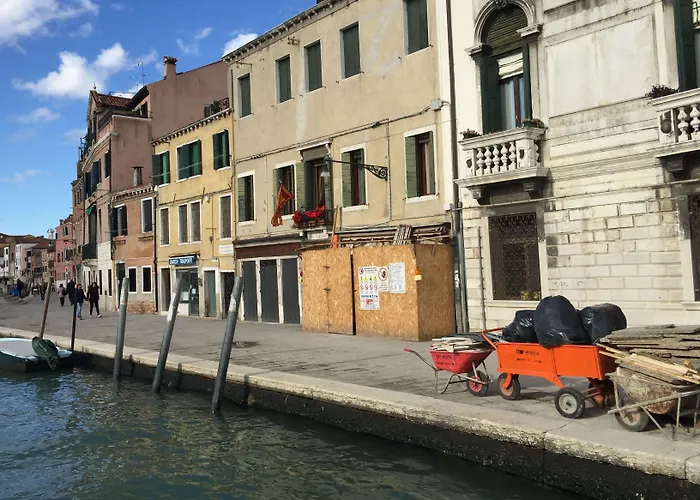 Princess Canal View Daire